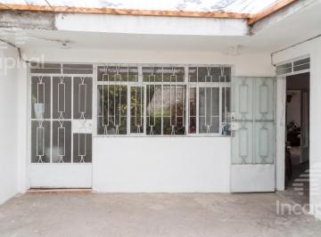 Casa · 20m² · 4 Dormitorios · 1 Estacionamiento · Casa en Venta Frente a Parque en Urb. Maria Parado de Bellido, Emadi, Ayacucho.