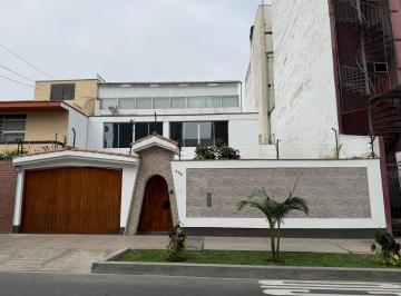 Casa de 5 habitaciones, Lima · Alquiler Casa en Tiziano 118. Excelente Ubicación (Javier Prado con Aviación)