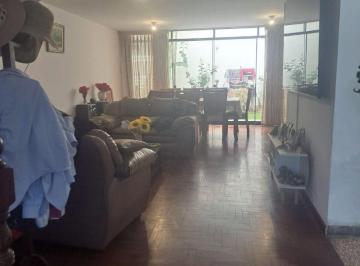 Casa de 4 habitaciones, Lima · Venta de Casa Remodelada, 2 Pisos Más Azotea 4 Dorm. 4 Baños 2 Cocherasat 160 Ac 240 m² Surco