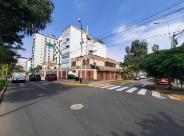Terreno / Lote · 425m² · 5 Dormitorios · 5 Estacionamientos · Terreno Venta Miraflores, en Esquina, 376.1 m², Rdm + Comercial