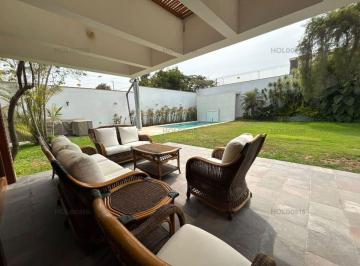 Casa de 3 habitaciones, Lima · Alq. Santiago de Surco Jr. Las Morenas Casa de 1,080 m² con Piscina, Jardín y 3dorm, 4 Cocheras
