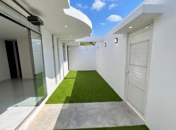 Casa · 90m² · 3 Dormitorios · 2 Estacionamientos · Alquilo Linda Casa de Semiestreno Corales 2 en Esquina Al Costado de Parque 103 m² Confort y Espacio