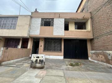 Casa de 4 habitaciones, Lima · Se Vende Casa de 2 Pisos en Comas