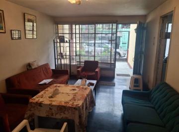 Departamento de 4 habitaciones, Lima · Vendo 1er Piso de Casa Independizado 148 m² 4 Dorm por Remodelar