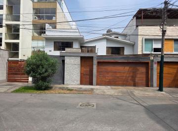 Casa de 4 habitaciones, Lima · Amplia Casa Frente a Parque en Surco | Ideal Para Familias o Proyecto Inmobiliario