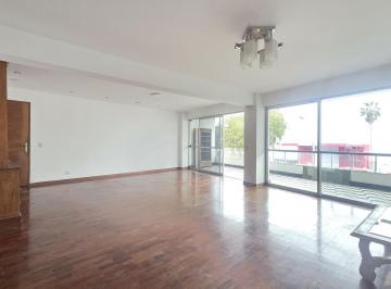 Departamento · 180m² · 3 Dormitorios · 1 Estacionamiento · Departamento Frente Al Malecon Chorrillos