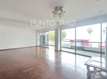 Departamento · 180m² · 3 Dormitorios · 1 Estacionamiento · Departamento Frente Al Malecon Chorrillos