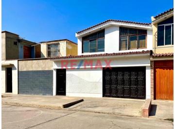 Casa · 312m² · 5 Dormitorios · 1 Estacionamiento · Casa en Venta de 2 Pisos en Urb Libertadores, en Chiclayo (M. Vizconde)