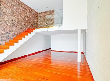 Casa · 236m² · 2 Dormitorios · 2 Estacionamientos · Moderna Casa a Pasos del Golf