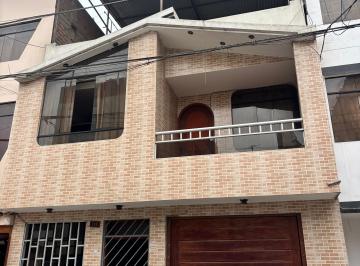 Casa de 7 habitaciones, Lima · Venta de Amplia Casa de 3 Pisos en El Agustino – Us$270,000
