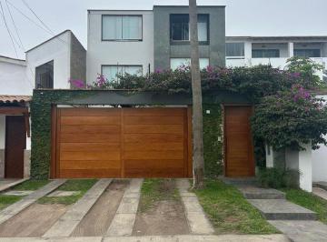 Casa · 285m² · 4 Dormitorios · 2 Estacionamientos · Venta de Linda Casa en El Condominio Las Brisas de Villa