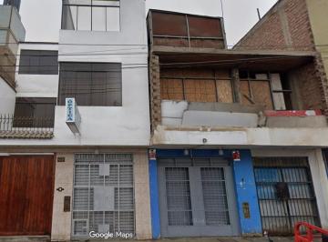 Casa · 216m² · 6 Dormitorios · ¡Oportunidad de Inversión en Los Olivos!