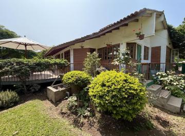 Casa · 156m² · 2 Dormitorios · 10 Estacionamientos · Venta - Casa de Campo con Piscina, Huerto y Casas de Huespedes
