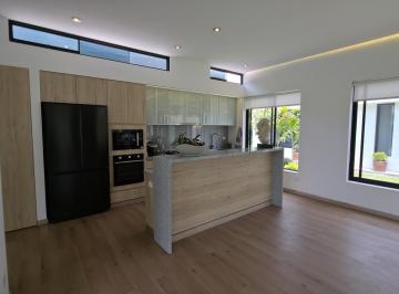 Casa · 292m² · 5 Dormitorios · 2 Estacionamientos · Venta Casa de Estreno con Piscina en Cieneguilla - Condominio La Quebrada