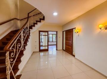 Casa · 333m² · 4 Dormitorios · 1 Estacionamiento · Alquiler de Amplia Casa en Zona Exclusiva de Miraflores