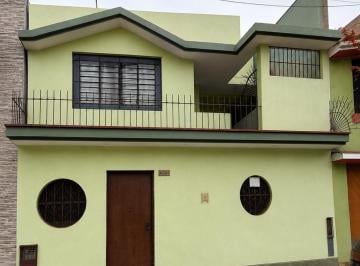 Casa · 160m² · 10 Dormitorios · ¡Excelente Oportunidad de Inversión! Casa en Venta con Renta Inmediata, Cerca de La Av Pacasmayo.