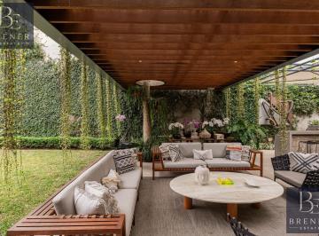 Casa · 750m² · 4 Dormitorios · 3 Estacionamientos · Casa de Lujo con Acceso Directo a Exclusivo Parque