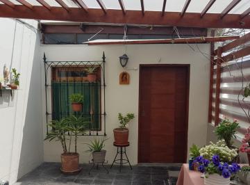 Salida independiente a agradable patio con plantas · Habitación, en Orrantia del Mar. Estacionamiento Opcional