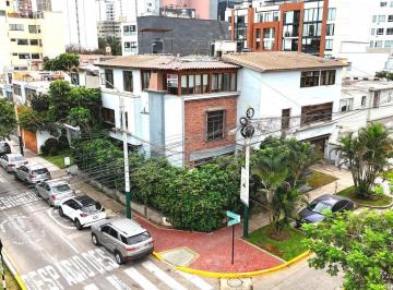 Casa · 582m² · Casa en Venta Esquina Frente a Parque | 582 m² | San Isidro