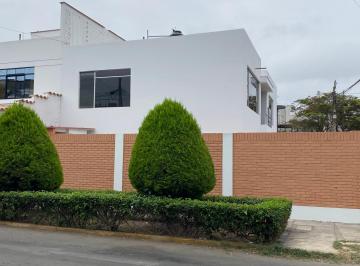 Casa de 3 habitaciones, Lima · Amplia Casa en Zona Tranquila y con Seguridad