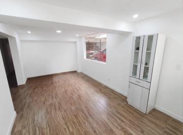 Casa · 246m² · 7 Dormitorios · 3 Estacionamientos · Casa en Venta (Remodelada) - Av Libertad (San Miguel)