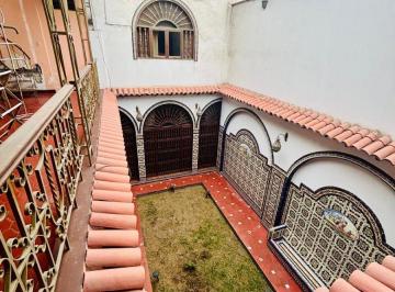 Casa de 5 habitaciones, Lima · Vendo Casa de 2 Pisos con Patio y Jardin Interior, Terraza Cerca a Parque en Urb. La Castellana