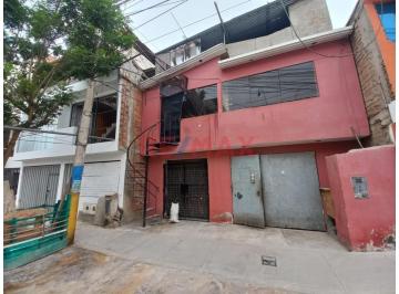 Casa · 230m² · 7 Dormitorios · 1 Estacionamiento · Se Vende Casa de 2 Pisos en Villa El Salvador