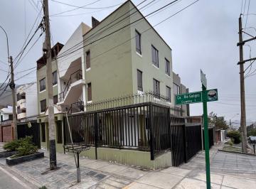 Departamento de 2 habitaciones, Lima · Vendo Departamento de 70 m², en Primer Piso, 2 Dorm., 2 Baños, con Terraza (15 M²) y Cochera.