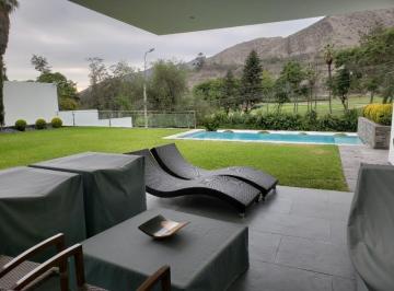 Casa · 1000m² · 5 Dormitorios · 4 Estacionamientos · Vendo Linda Casa en Calle El Golf N 4, Urb. La Planicie, La Molina