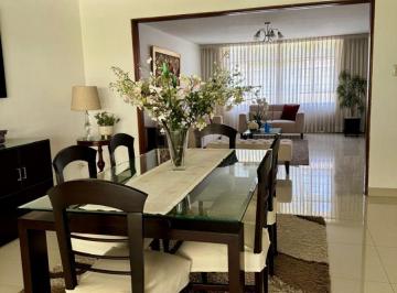 VENTA DE CASA Ideal para vivienda o empresa.
Área de terreno: 303.60 m²
Parámetr · Venta Casa San Borja Frente Al Pentagonito