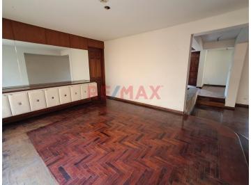 Casa · 464m² · 7 Dormitorios · Casa en Santiago de Surco