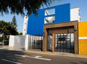 Ingreso al condominio · Vive en Barranco: Departamento Amplio en Alquiler