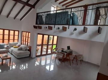 Casa · 232m² · 4 Dormitorios · 1 Estacionamiento · Casa - Santiago de Surco
