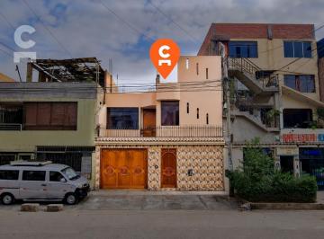 Casa · 280m² · 7 Dormitorios · 1 Estacionamiento · Casa de 3 Niveles con 2 Departamentos Independientes y Proyección Para 4 Pisos | 156 m²