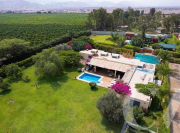 Casa · 490m² · 5 Dormitorios · 6 Estacionamientos · Linda Casa de Campo Amoblada y Equipada con Terraza, Parrilla y Piscina - Quilmana