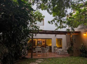 Casa · 5 Dormitorios · 2 Estacionamientos · Casa en Venta San Isidro| Param Para 4 Pisos| 429 m²