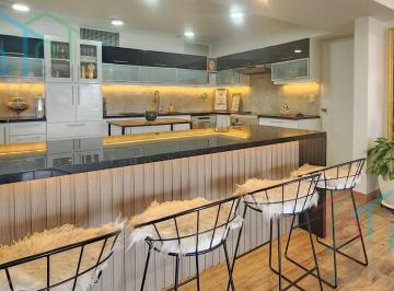 Departamento · 269m² · 4 Dormitorios · 2 Estacionamientos · Vendo Dúplex Jr. Emancipación Cdra 1 Piso 4 Surco