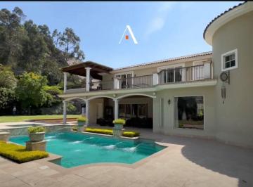 Casa · 1200m² · 9 Dormitorios · 10 Estacionamientos · Venta Mansión Exclusiva en La Planicie con Piscina y Cascada: El Oasis de Lujo Que Soñaste