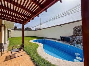 Casa · 427m² · 4 Dormitorios · 2 Estacionamientos · Casa en La Molina