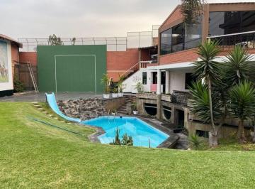 Casa de 6 habitaciones, Lima · Excelente Casa con Piscina y Jardines en Venta en La Urb. Camacho - La Molina