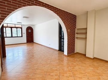 Casa · 390m² · 8 Dormitorios · 1 Estacionamiento · Casa en Independencia