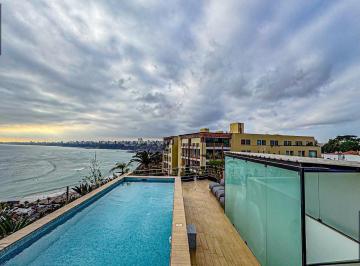 Casa · 364m² · 5 Dormitorios · 2 Estacionamientos · Moderna Casa Frente Al Mar con Vista Panorámica y Piscina