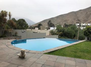 Casa · 1035m² · 4 Dormitorios · 3 Estacionamientos · Vendo Linda Casa en Calle El Herraje N 21x, Urb. Rinconada Baja, La molina.(Cerca a Calle 11)