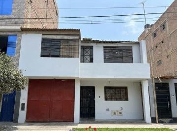 Casa · 100m² · 5 Dormitorios · 1 Estacionamiento · Venta de Casa Frente a Universidad Autonoma en Brisas de Villa, Surco Límite con Chorrillos