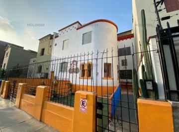 Casa · 350m² · 6 Dormitorios · 2 Estacionamientos · Vendo Linda Casa en Condominio en Av Talara N 3xx, Jesus María.