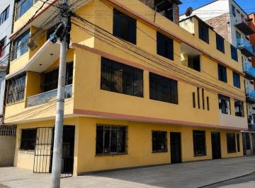 Casa · 594m² · 16 Dormitorios · 5 Estacionamientos · Chorrillos, Venta de Casa de 4 Pisos con 3 Locales Comerciales, 2 Departamentos, 16 Habitaciones y E