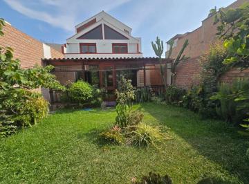 Casa · 209m² · 3 Dormitorios · 1 Estacionamiento · Casa en Los Álamos de Monterrico