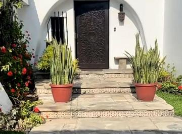 Casa de 4 habitaciones, Lima · Casa en Venta San Borja, 326 m², 4 Dorm. en 1º Piso, Terraza Bbq, Piscina, 2 Estacionamientos