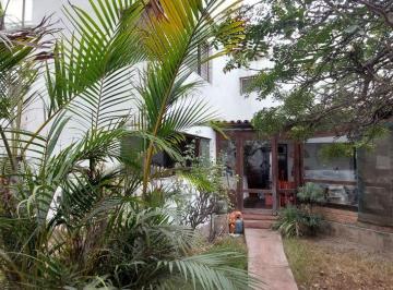 Casa de 3 habitaciones, Lima · Vendo Casa en Chama Surco Frente a Parque