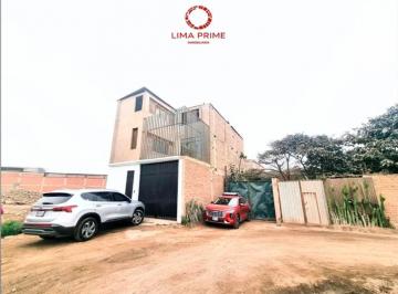 Casa · 382m² · 1 Estacionamiento · Venta de Casa Ubicado en Comas Esquina
